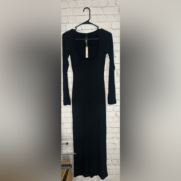 NWT SKIMS Soft Lounge Long Sleeve Ribbed Dress Onyx Size M - Picture 3 of 8